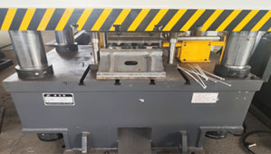 定做W鋼帶護(hù)板模具及沖壓液壓機(jī)生產(chǎn)線(xiàn)完